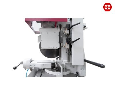 Convenient stroke adjustment of the saw blade