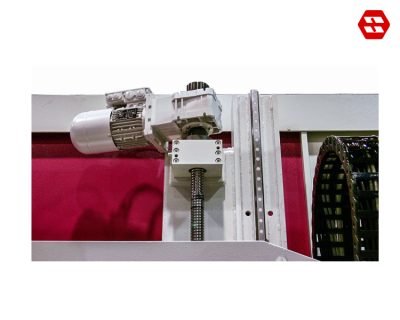 Servo feed system for short non-productive times 1