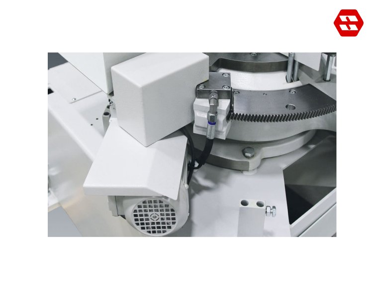 automatic mitre angle adjustment